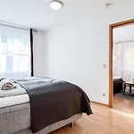 Apartament In Der Stadt Mit Kostenfreier Tiefgarage Bis 1,50m Fahrzeughoehe - 2 Doppelbetten, Kueche, Bad Lipsk