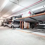 In Der Stadt Mit Kostenfreier Tiefgarage Bis 1,50m Fahrzeughoehe - 2 Doppelbetten, Kueche, Bad *