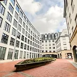 In Der Stadt Mit Kostenfreier Tiefgarage Bis 1,50m Fahrzeughoehe - 2 Doppelbetten, Kueche, Bad *