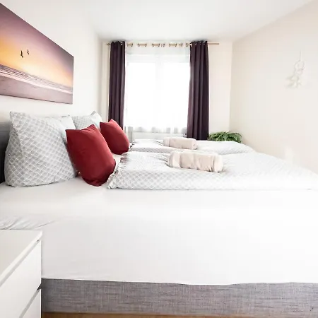 شقة In Der Stadt Mit Kostenfreier Tiefgarage Bis 1,50m Fahrzeughoehe - 2 Doppelbetten, Kueche, Bad