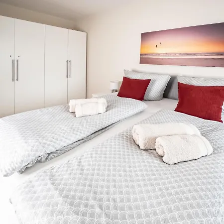 In Der Stadt Mit Kostenfreier Tiefgarage Bis 1,50m Fahrzeughoehe - 2 Doppelbetten, Kueche, Bad *