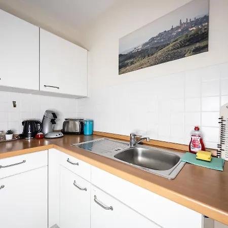 In Der Stadt Mit Kostenfreier Tiefgarage Bis 1,50m Fahrzeughoehe - 2 Doppelbetten, Kueche, Bad Apartman Lipcse