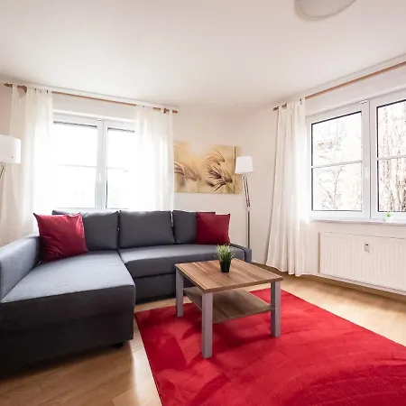 In Der Stadt Mit Kostenfreier Tiefgarage Bis 1,50m Fahrzeughoehe - 2 Doppelbetten, Kueche, Bad *