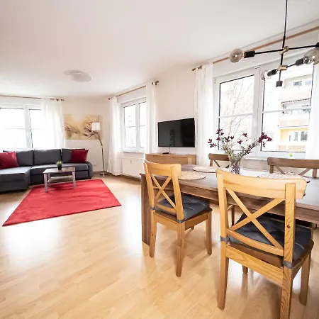 In Der Stadt Mit Kostenfreier Tiefgarage Bis 1,50m Fahrzeughoehe - 2 Doppelbetten, Kueche, Bad Apartman *