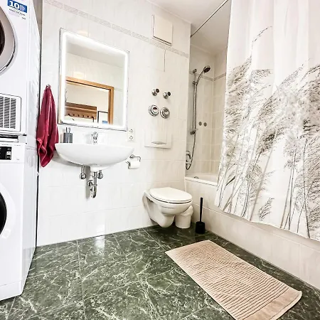 Apartman In Der Stadt Mit Kostenfreier Tiefgarage Bis 1,50m Fahrzeughoehe - 2 Doppelbetten, Kueche, Bad Lipcse