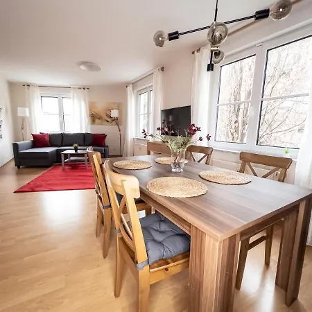 Apartman In Der Stadt Mit Kostenfreier Tiefgarage Bis 1,50m Fahrzeughoehe - 2 Doppelbetten, Kueche, Bad *