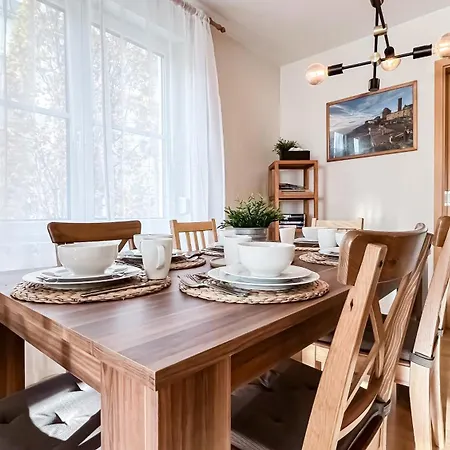 In Der Stadt Mit Kostenfreier Tiefgarage Bis 1,50m Fahrzeughoehe - 2 Doppelbetten, Kueche, Bad * Λειψία