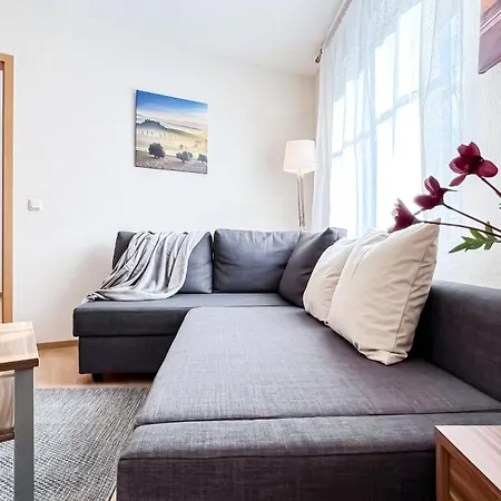 In Der Stadt Mit Kostenfreier Tiefgarage Bis 1,50m Fahrzeughoehe - 2 Doppelbetten, Kueche, Bad *