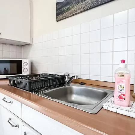 In Der Stadt Mit Kostenfreier Tiefgarage Bis 1,50m Fahrzeughoehe - 2 Doppelbetten, Kueche, Bad