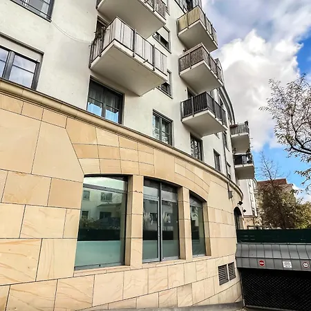 In Der Stadt Mit Kostenfreier Tiefgarage Bis 1,50m Fahrzeughoehe - 2 Doppelbetten, Kueche, Bad Διαμέρισμα Λειψία