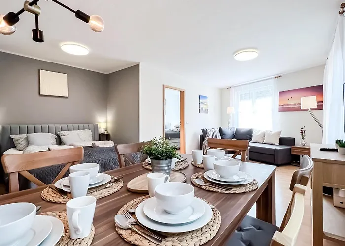 In Der Stadt Mit Kostenfreier Tiefgarage Bis 1,50m Fahrzeughoehe - 2 Doppelbetten, Kueche, Bad Λειψία