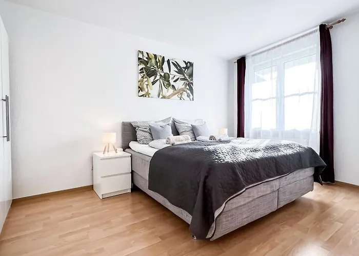 In Der Stadt Mit Kostenfreier Tiefgarage Bis 1,50m Fahrzeughoehe - 2 Doppelbetten, Kueche, Bad Διαμέρισμα Λειψία