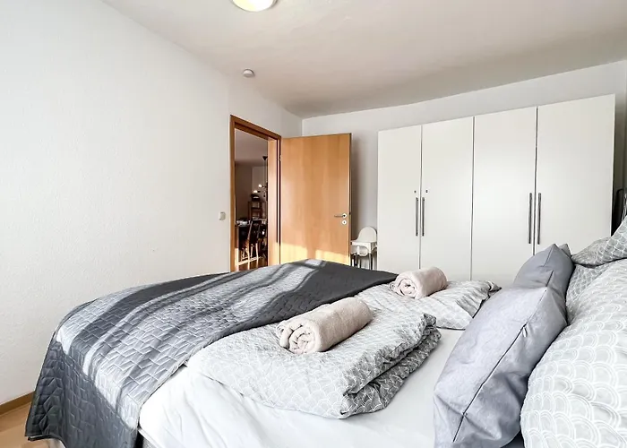 In Der Stadt Mit Kostenfreier Tiefgarage Bis 1,50m Fahrzeughoehe - 2 Doppelbetten, Kueche, Bad * Λειψία