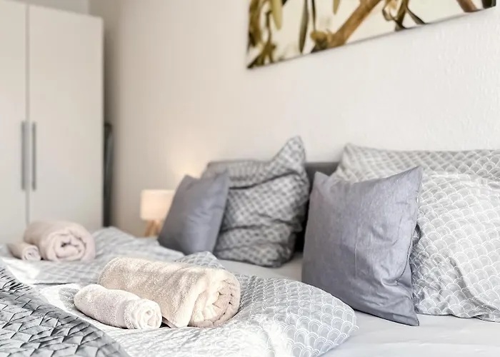 In Der Stadt Mit Kostenfreier Tiefgarage Bis 1,50m Fahrzeughoehe - 2 Doppelbetten, Kueche, Bad * Λειψία