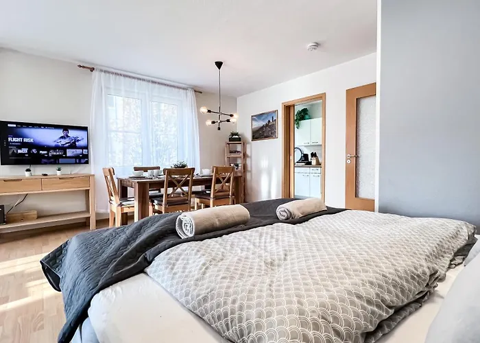 In Der Stadt Mit Kostenfreier Tiefgarage Bis 1,50m Fahrzeughoehe - 2 Doppelbetten, Kueche, Bad