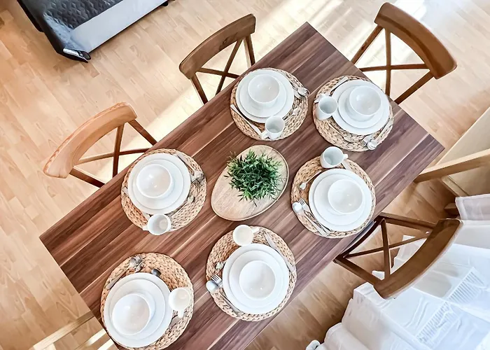 In Der Stadt Mit Kostenfreier Tiefgarage Bis 1,50m Fahrzeughoehe - 2 Doppelbetten, Kueche, Bad