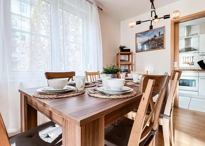 In Der Stadt Mit Kostenfreier Tiefgarage Bis 1,50m Fahrzeughoehe - 2 Doppelbetten, Kueche, Bad * Λειψία