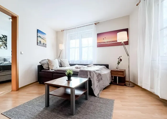 In Der Stadt Mit Kostenfreier Tiefgarage Bis 1,50m Fahrzeughoehe - 2 Doppelbetten, Kueche, Bad * Λειψία