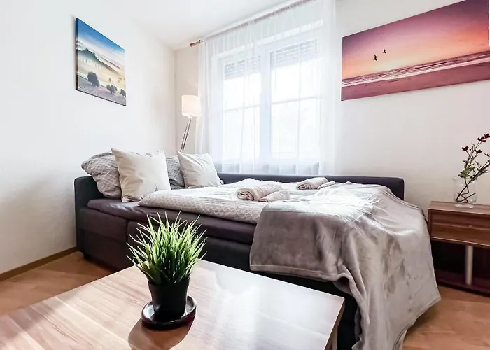 In Der Stadt Mit Kostenfreier Tiefgarage Bis 1,50m Fahrzeughoehe - 2 Doppelbetten, Kueche, Bad Διαμέρισμα Λειψία