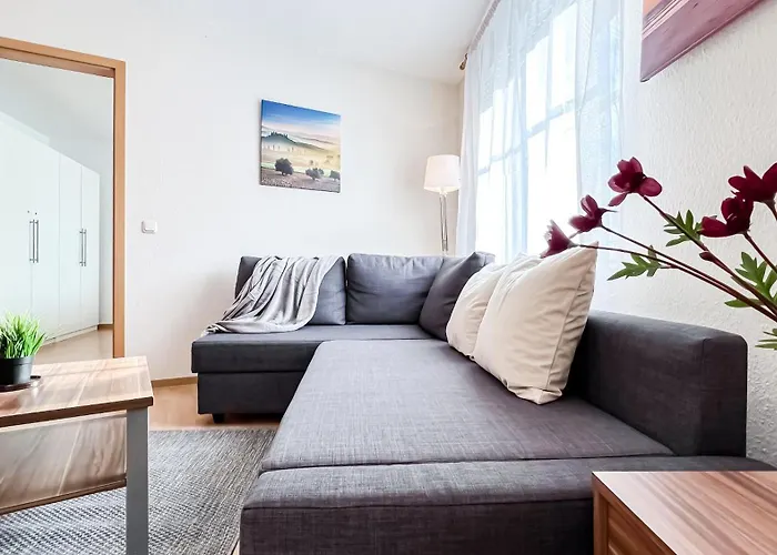 In Der Stadt Mit Kostenfreier Tiefgarage Bis 1,50m Fahrzeughoehe - 2 Doppelbetten, Kueche, Bad *