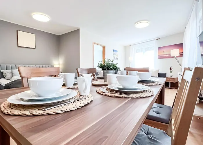 In Der Stadt Mit Kostenfreier Tiefgarage Bis 1,50m Fahrzeughoehe - 2 Doppelbetten, Kueche, Bad Διαμέρισμα *