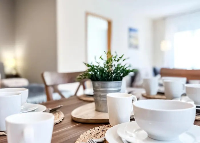 In Der Stadt Mit Kostenfreier Tiefgarage Bis 1,50m Fahrzeughoehe - 2 Doppelbetten, Kueche, Bad Λειψία