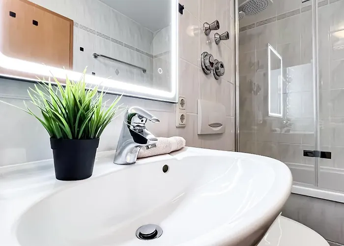 Διαμέρισμα In Der Stadt Mit Kostenfreier Tiefgarage Bis 1,50m Fahrzeughoehe - 2 Doppelbetten, Kueche, Bad