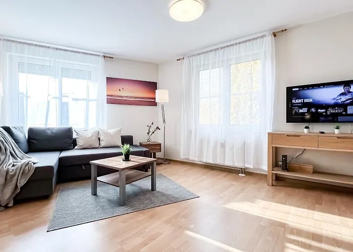 In Der Stadt Mit Kostenfreier Tiefgarage Bis 1,50m Fahrzeughoehe - 2 Doppelbetten, Kueche, Bad *