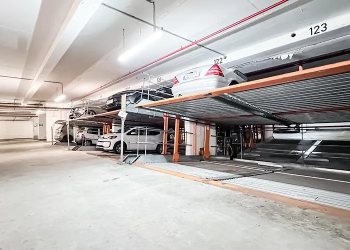 In Der Stadt Mit Kostenfreier Tiefgarage Bis 1,50m Fahrzeughoehe - 2 Doppelbetten, Kueche, Bad *