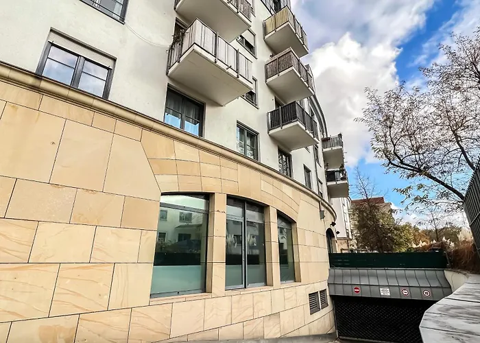 In Der Stadt Mit Kostenfreier Tiefgarage Bis 1,50m Fahrzeughoehe - 2 Doppelbetten, Kueche, Bad Διαμέρισμα Λειψία